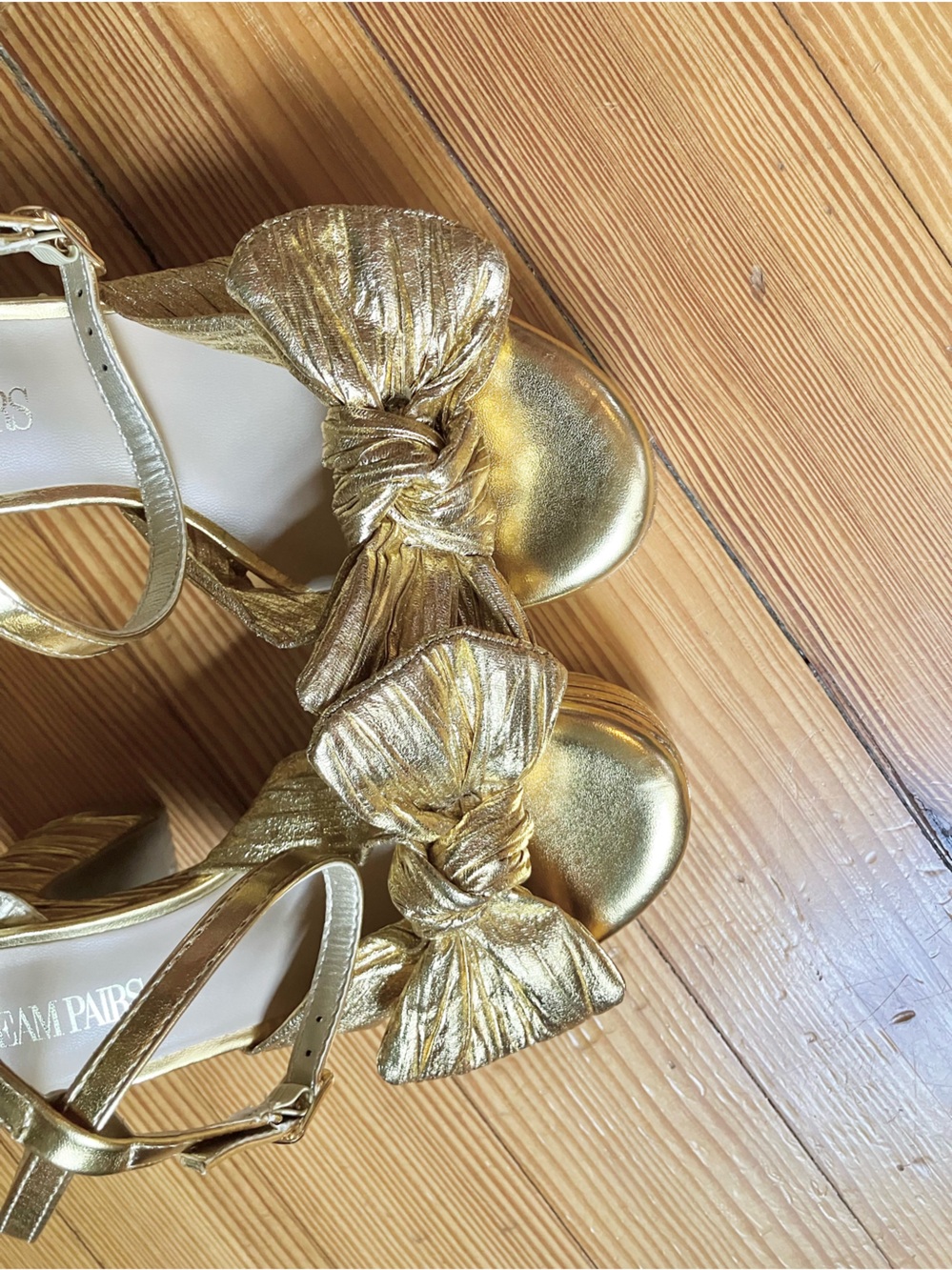 NWOB Dream Pairs Platform
Pleated Bow Ankle Strap Sandals in Gold Sz 6 - Picture 13 of 16